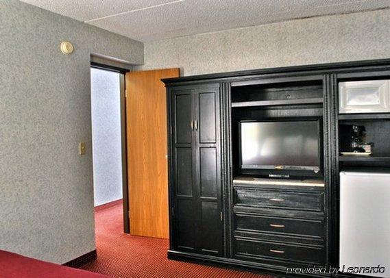 Quality Inn & Suites North Gibsonia Room photo